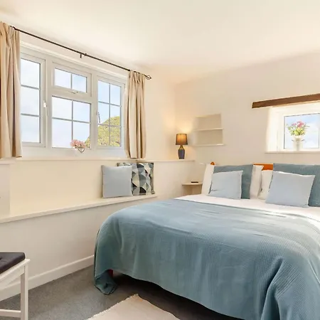 2 Bed In Wadebridge 87231 *